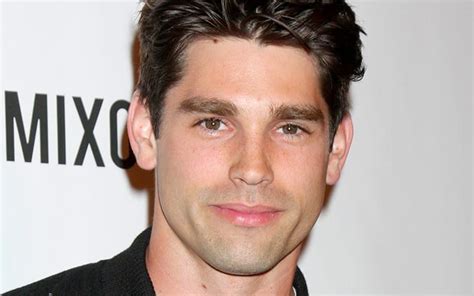 justin gaston glee|Justin Gaston Actor, Bio, Wiki, Age, Wife, Miley Cyrus, and Net。